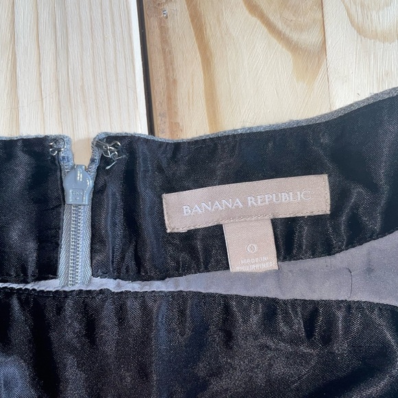 Grey banana republic mini skirt - Picture 3 of 4